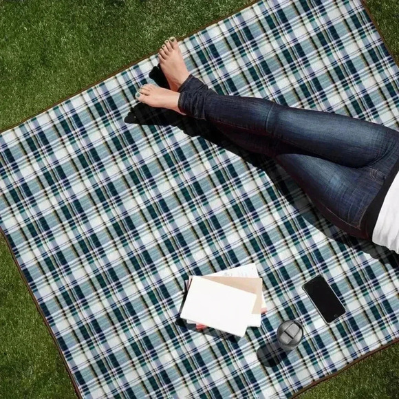 Winnie the Pooh Blanket Tote Outdoor Picnic Blanket - Picture 5 of 5